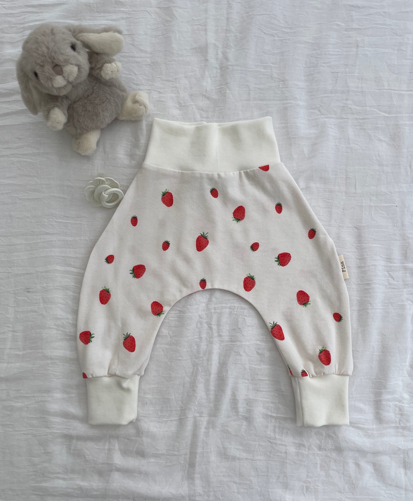 Baggypants i jordgubbetyg Stl 62/68