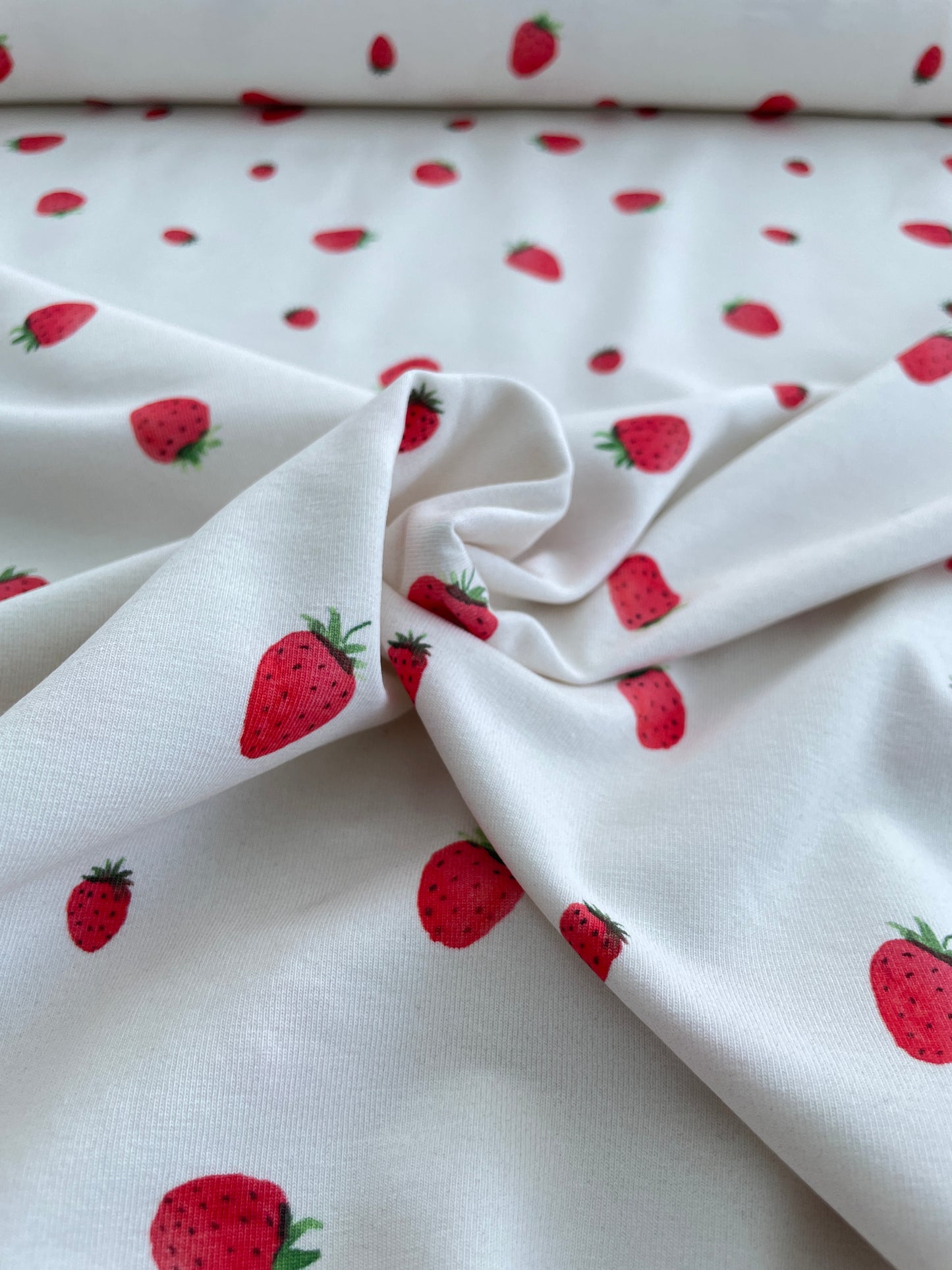 Trikåtyg jordgubbar