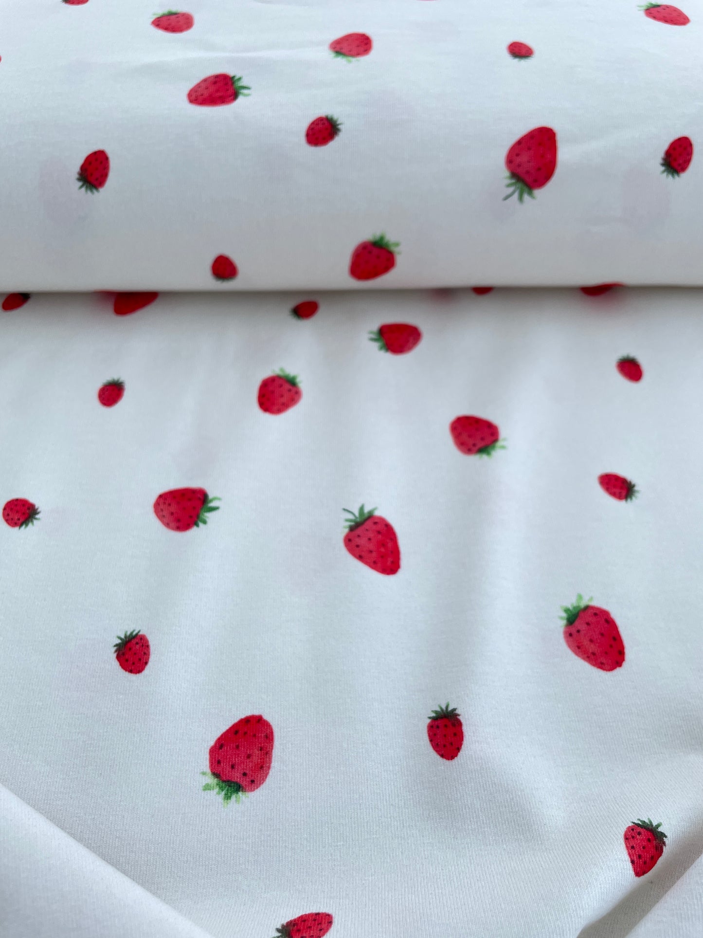 Trikåtyg jordgubbar