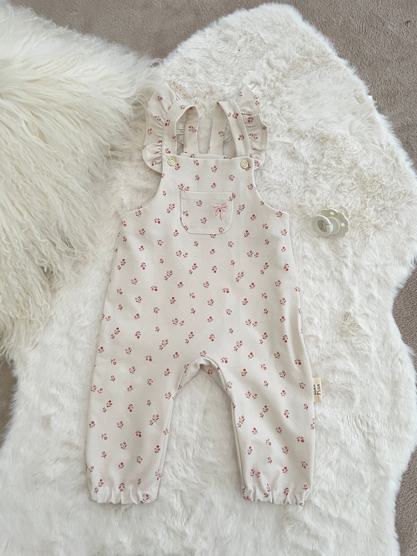 Symönster - Hängselbyxan Lilly Stl 50, 56, 62, 68, 74, 80