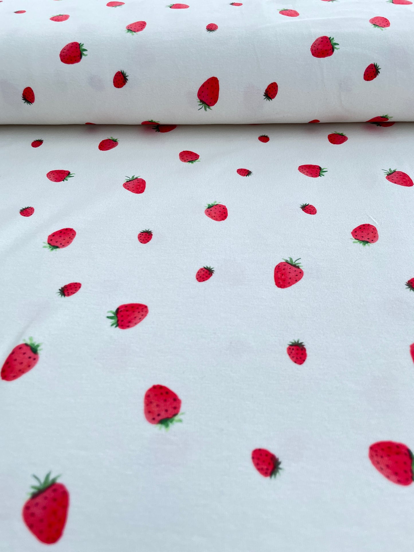 Trikåtyg jordgubbar