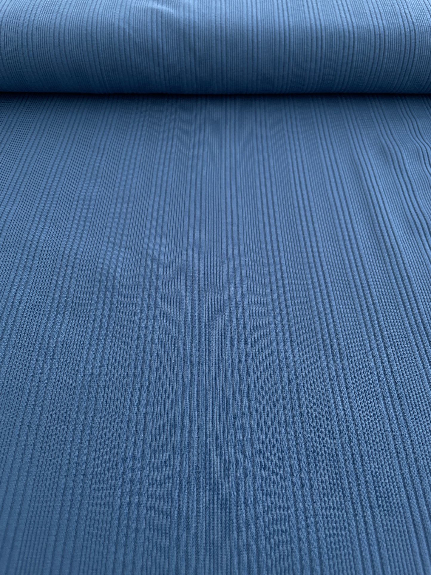 Ribbad Jersey Oregelbunden Dark Jeans