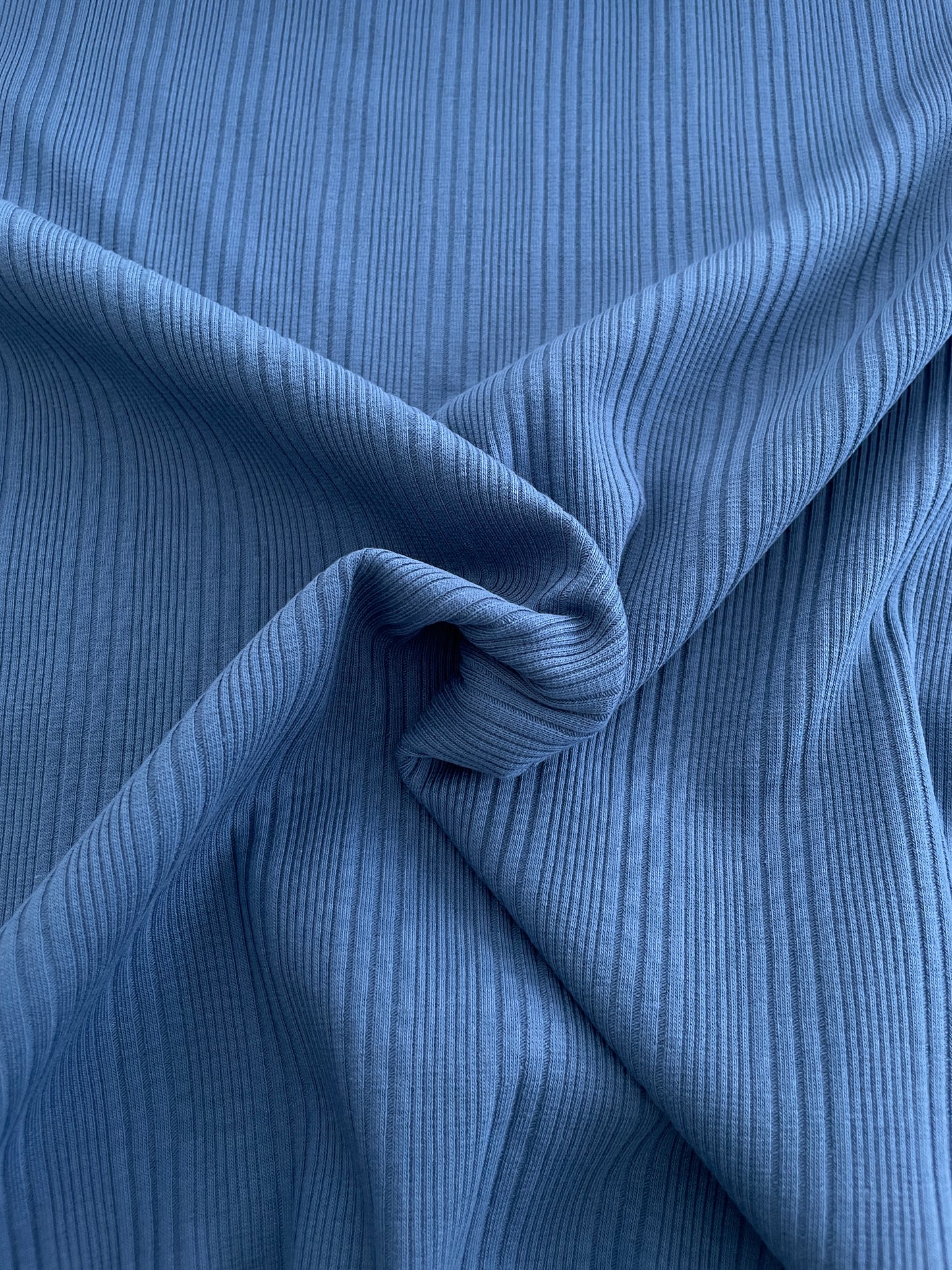 Ribbad Jersey Oregelbunden Dark Jeans