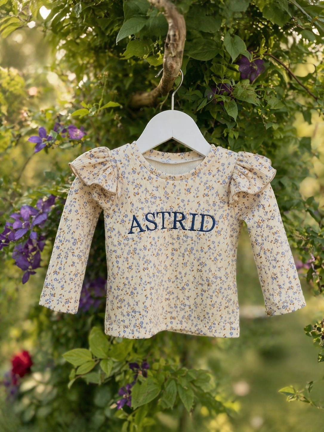 Tröja i ribbad Jersey med ärmvingar och broderat namn