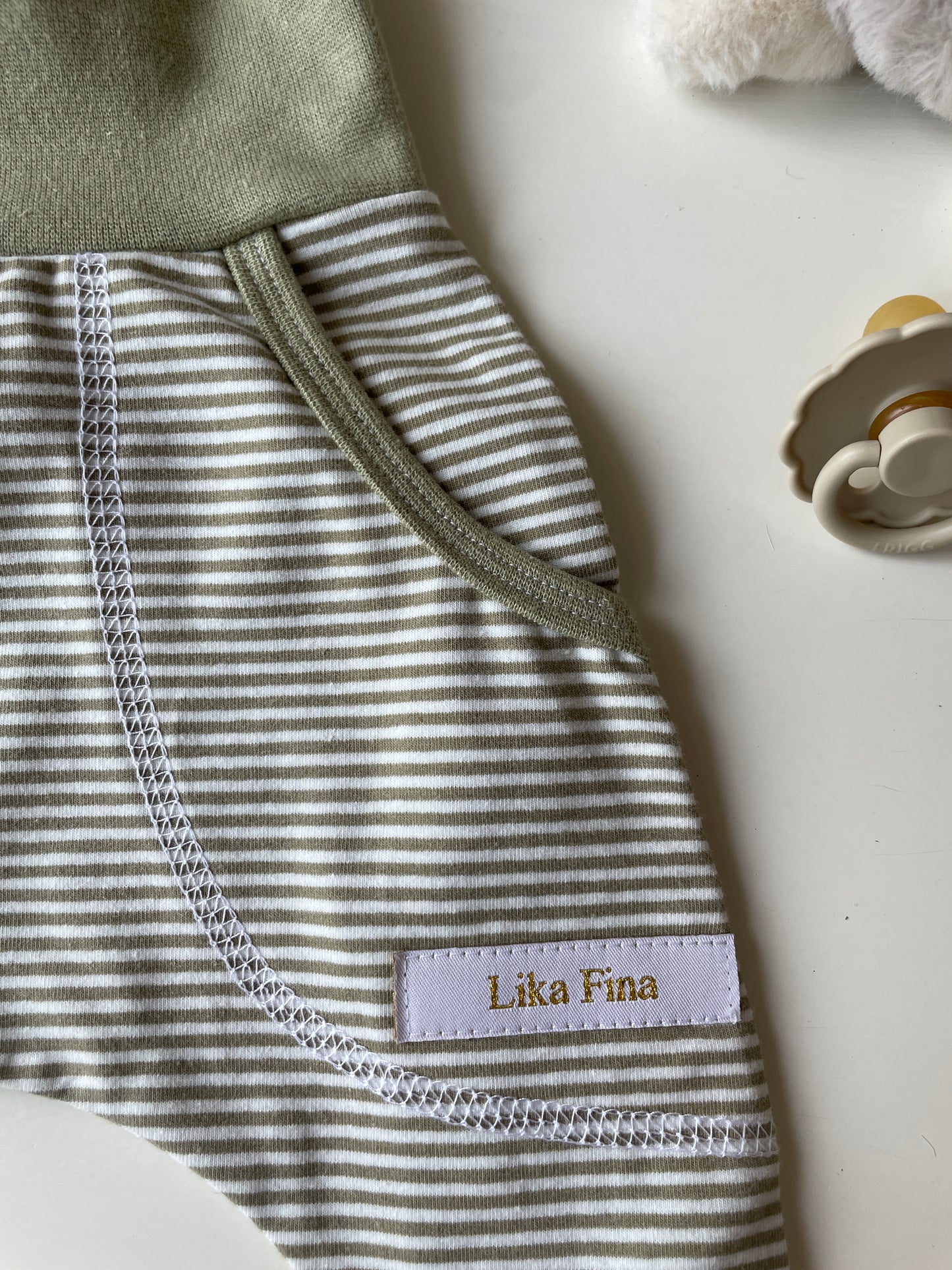 Byxa baggy randig oliv  Nu rea 50/56 62/68