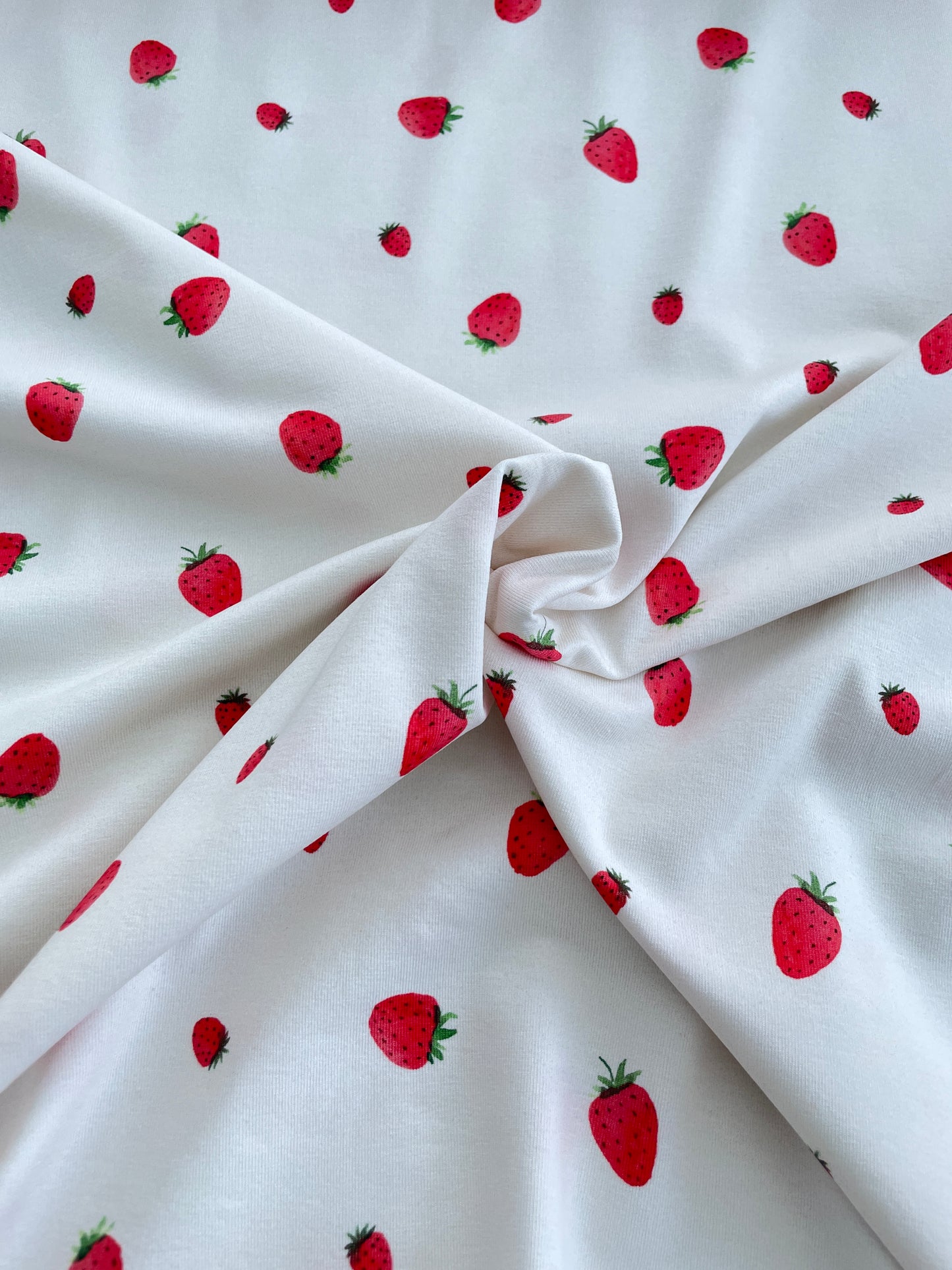 Trikåtyg jordgubbar